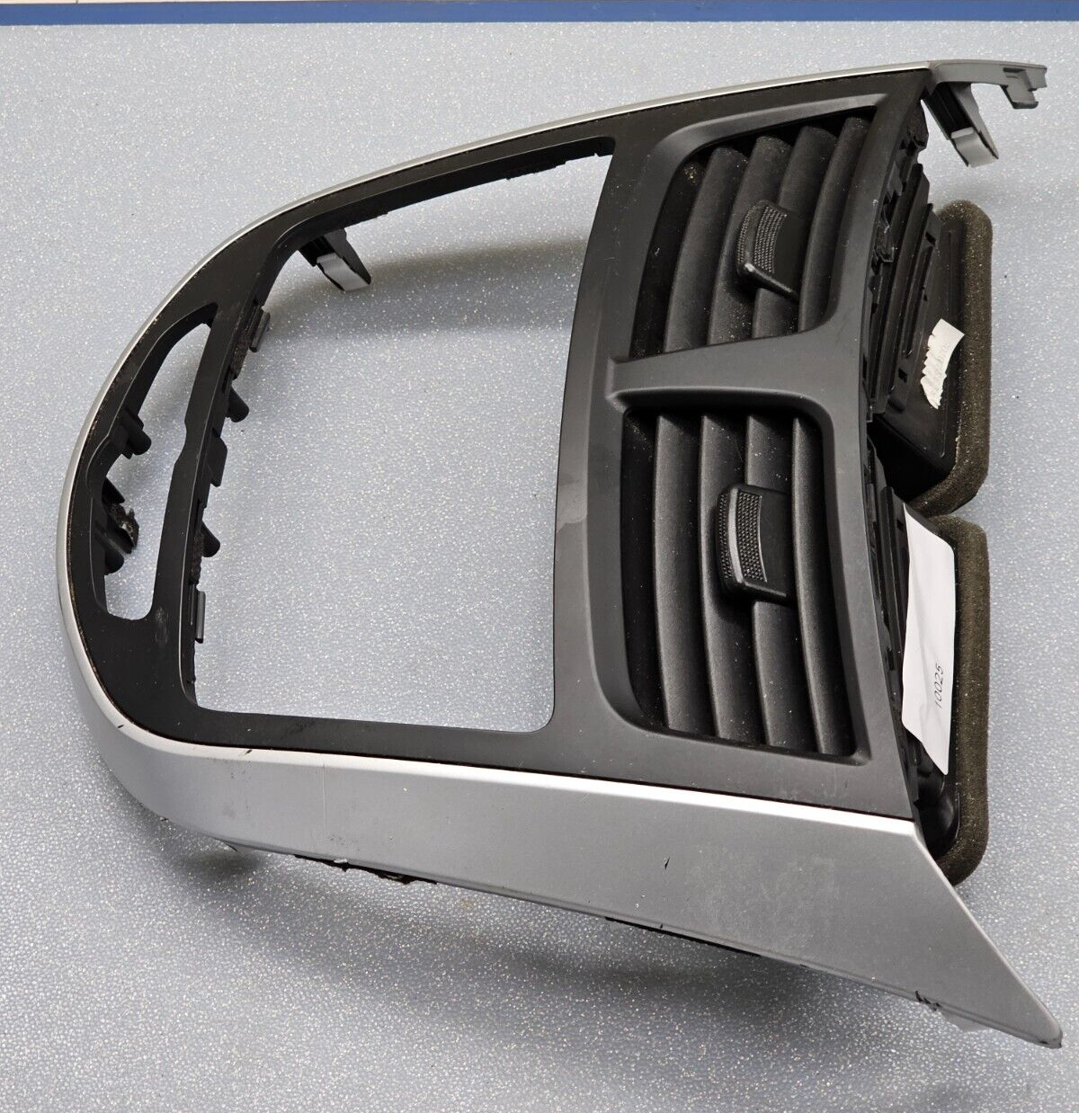 🔥12-17 ACCENT CENTER DASH FM RADIO STEREO DISPLAY TRIM PANEL BEZEL SILVER/BLACK