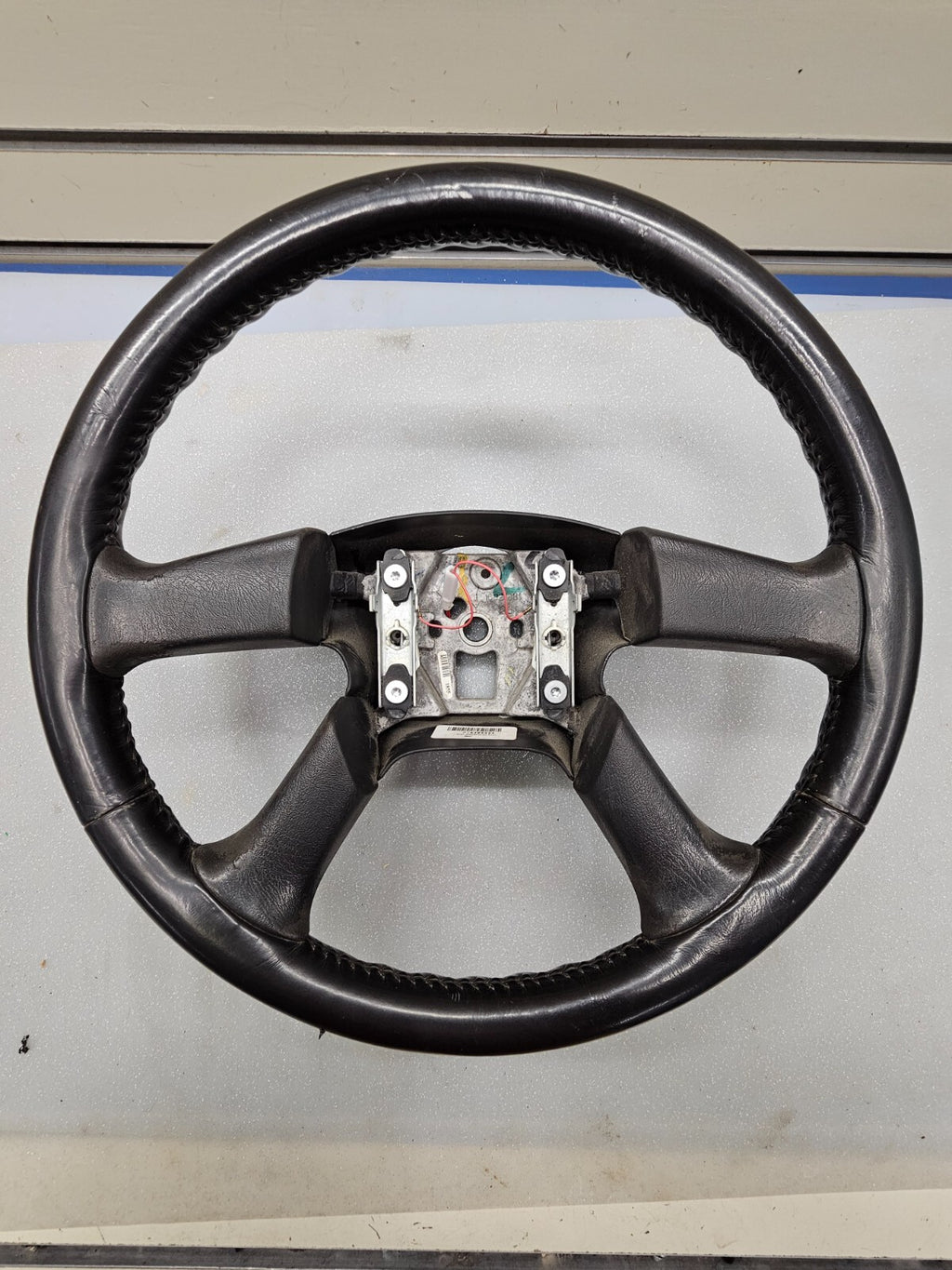 02-09 Trailblazer Envoy03-06 SILVERADO SIERRA YUKON STEERING WHEEL LEATHER BLACK