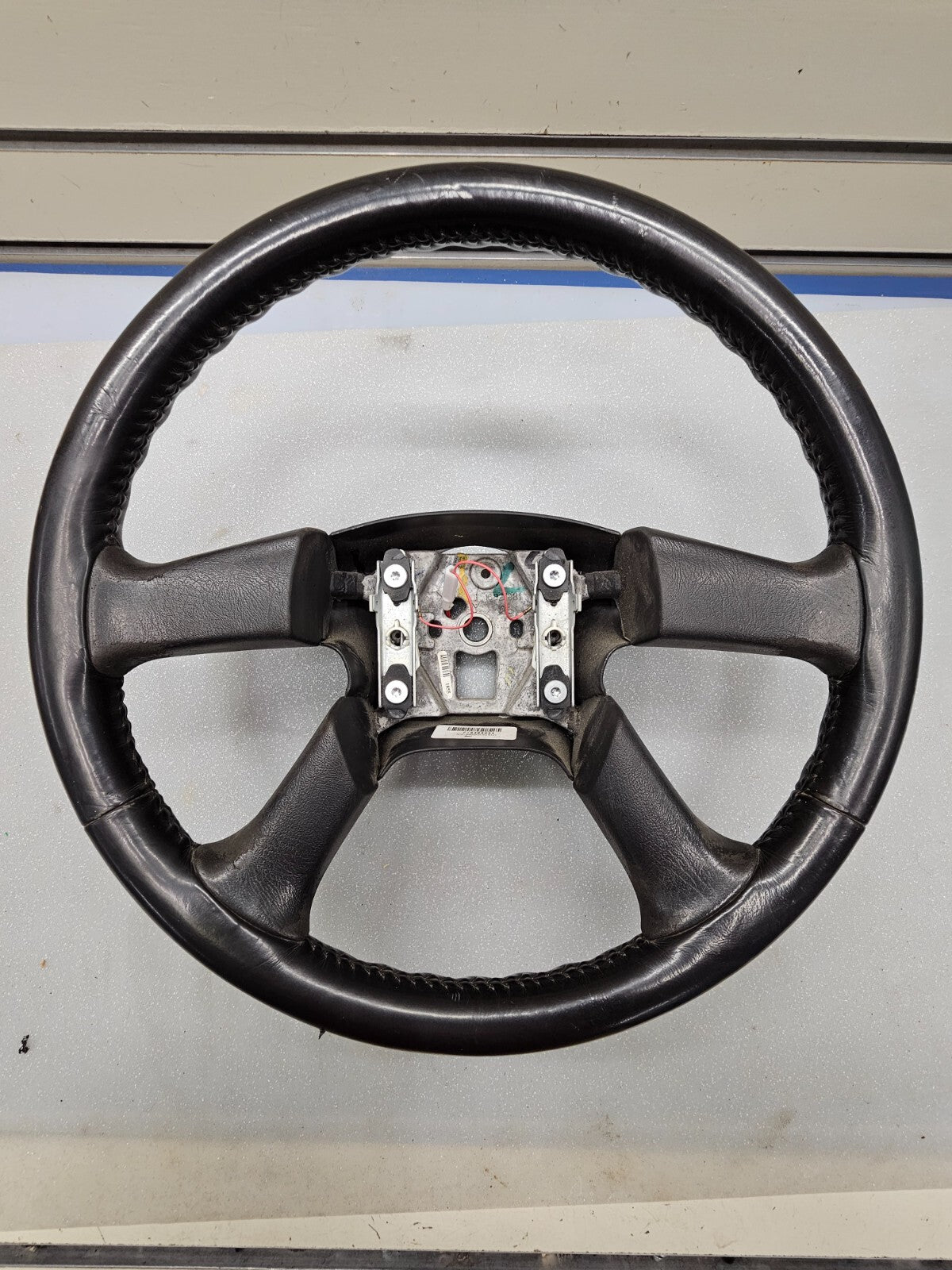 02-09 Trailblazer Envoy03-06 SILVERADO SIERRA YUKON STEERING WHEEL LEATHER BLACK