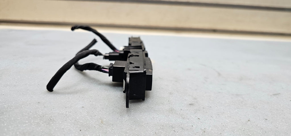 🔥06-24 Acadia Savana Sierra Hazard Light Control Switch Restraint Module PANEL