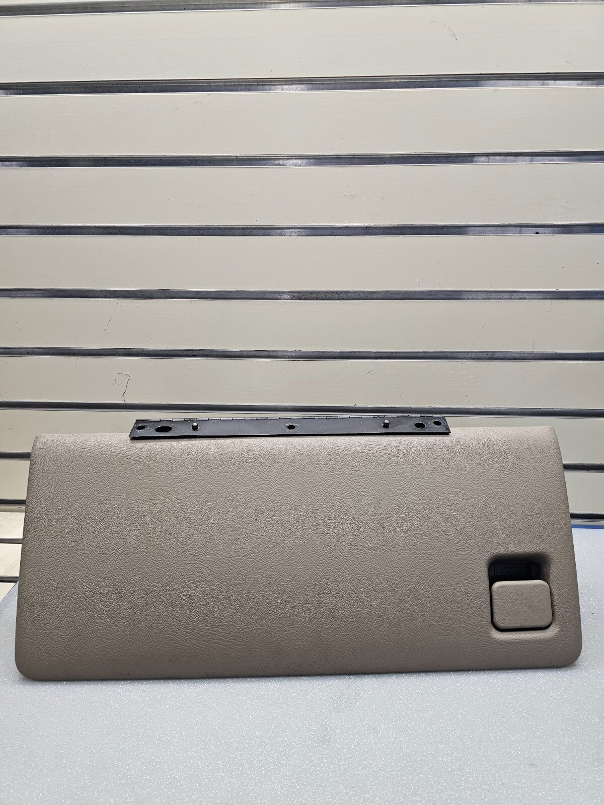 🔥99-06 Chevy SILVERADO SIERRA Dash GLOVE BOX Storage Compartment Door TAN G3