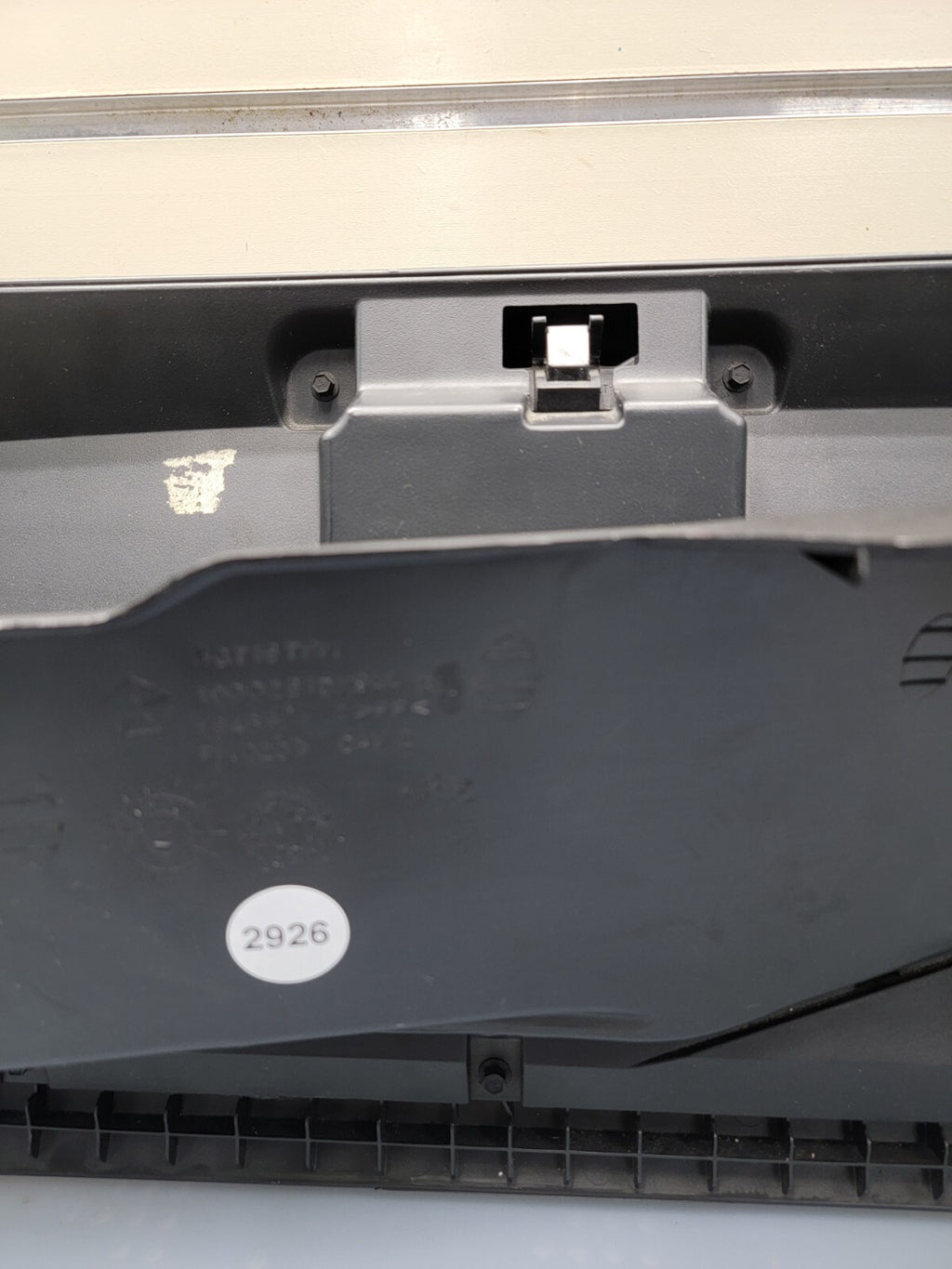 02-05 Dodge RAM 1500 2500 Dash GLOVE BOX Storage Compartment Assembly BLACK G22