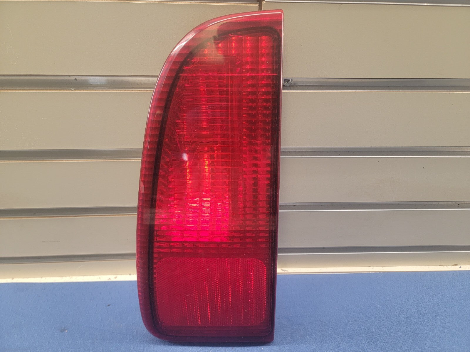1998-2002 Lincoln Navigator Rear RIGHT RH SIDE TAIL LIGHT INNER Assembly OEM