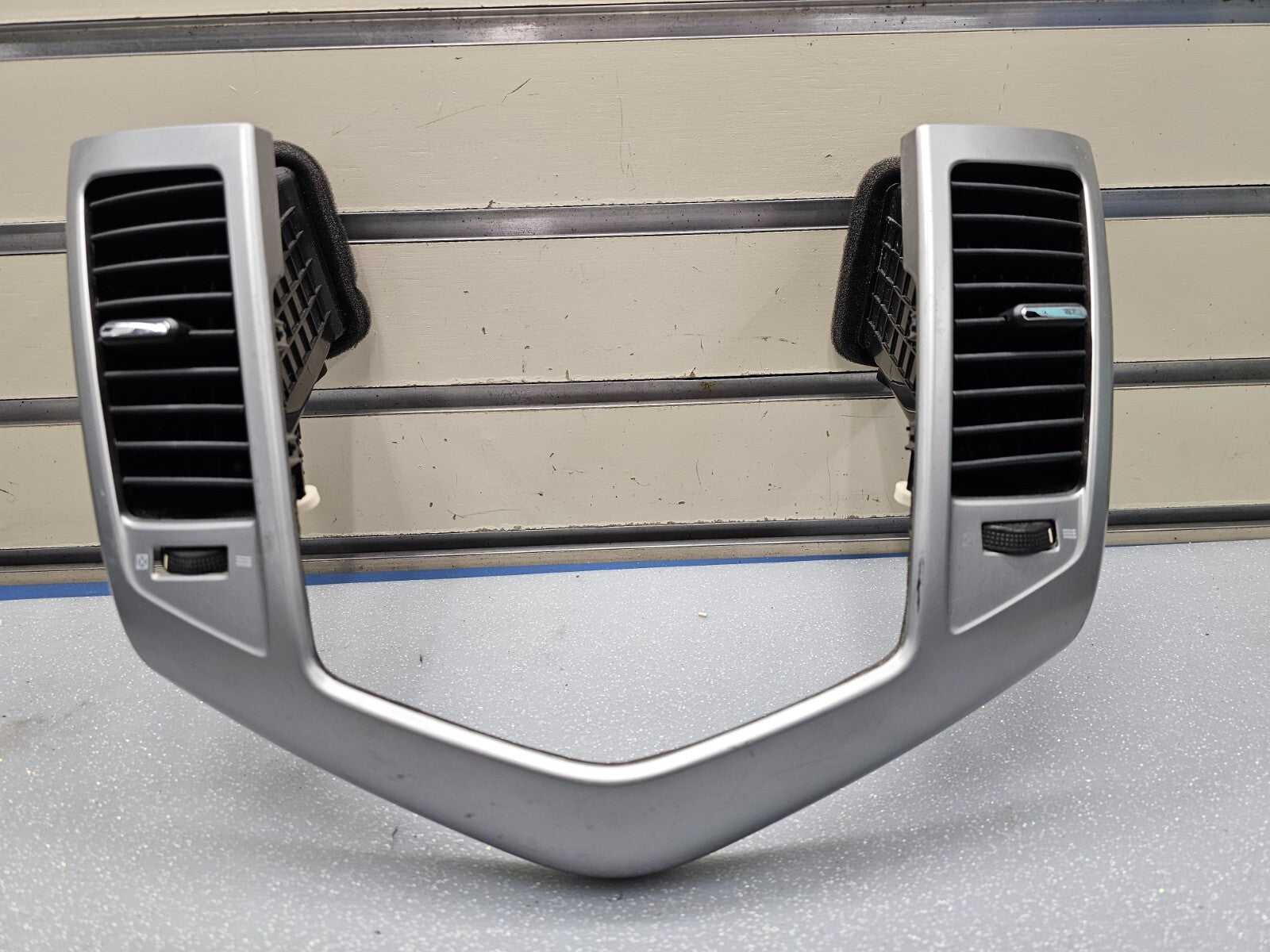 🔥11-15 Cruze Dash Center AM FM Radio Stereo Display Bezel Trim Panel Silver