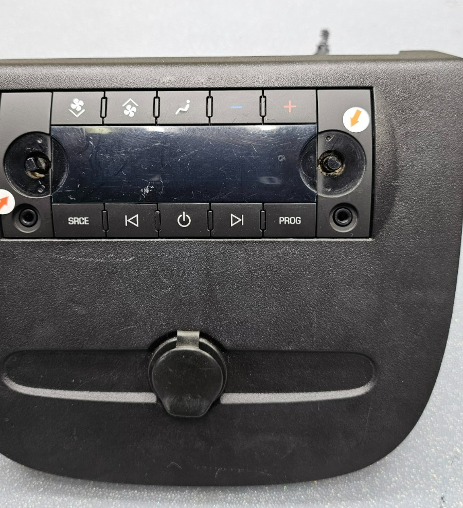 🔥 07-14 GMC Yukon  Console Mounted Temperature Climate Radio Control Black