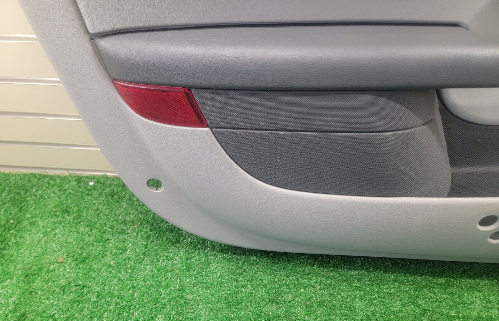 🔥01-10 CHRYSLER PT CRUISER CONVERTIBLE FRONT LH INTERIOR DOOR PANEL Light Gray