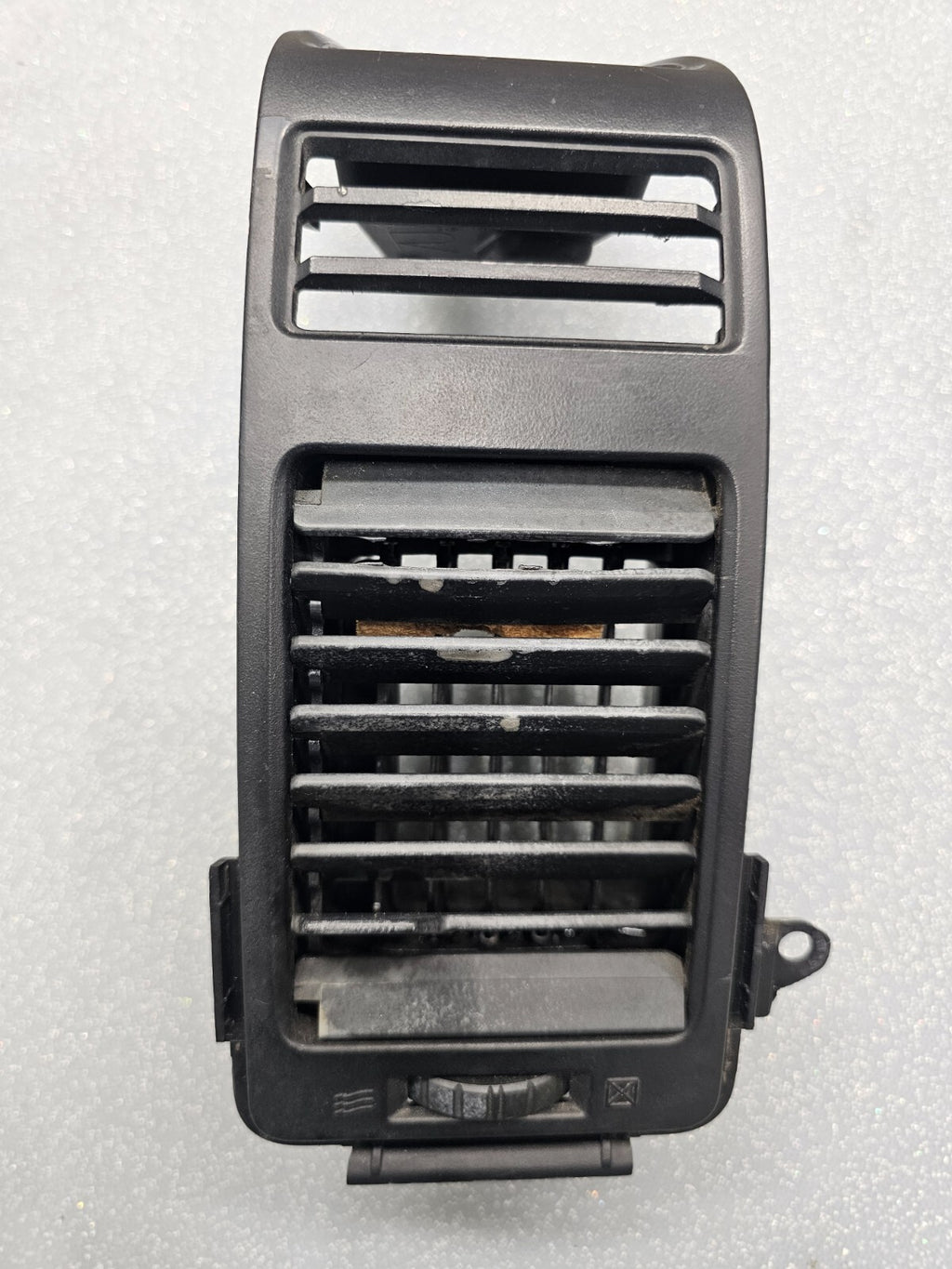 05-15 NISSAN TITAN ARMADA QX56 DASH FRONT CENTER RIGHT AIR VENT HEATER TRIM GRAY