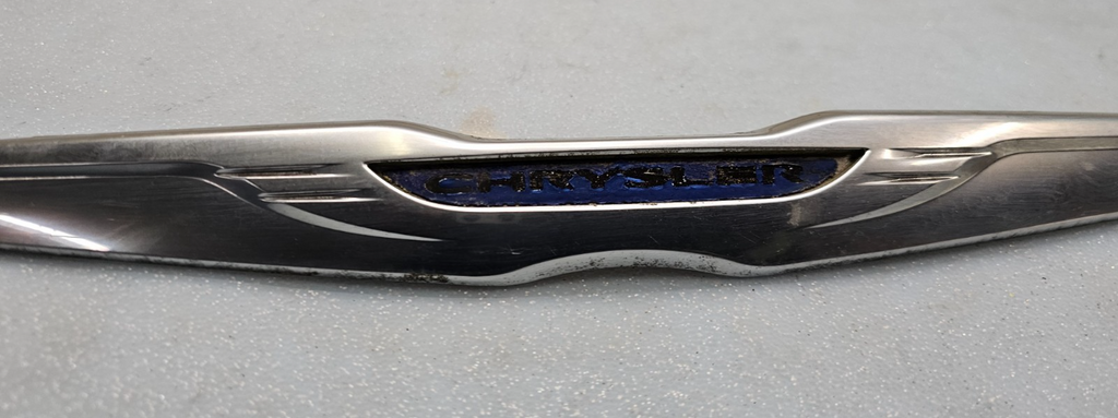 11-14 CHRYSLER 200 REAR TRUNK DECK DOOR EMBLEM BADGE LID NAMEPLATE LOGO MOLDING