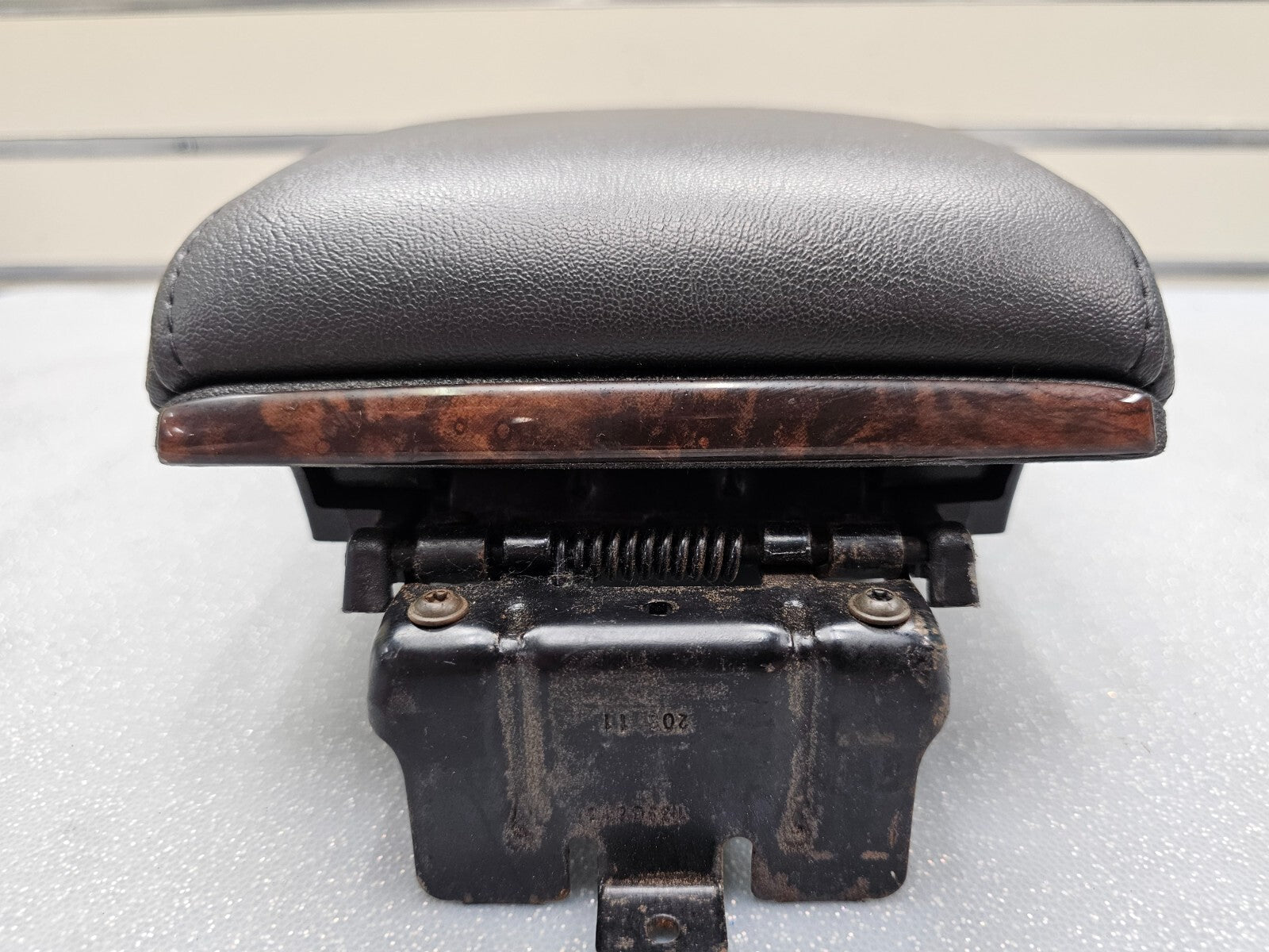 🔥08-12 Chevy Malibu CENTER CONSOLE LID ARMREST ASSEMBLY STORAGE COVER BLACK OEM
