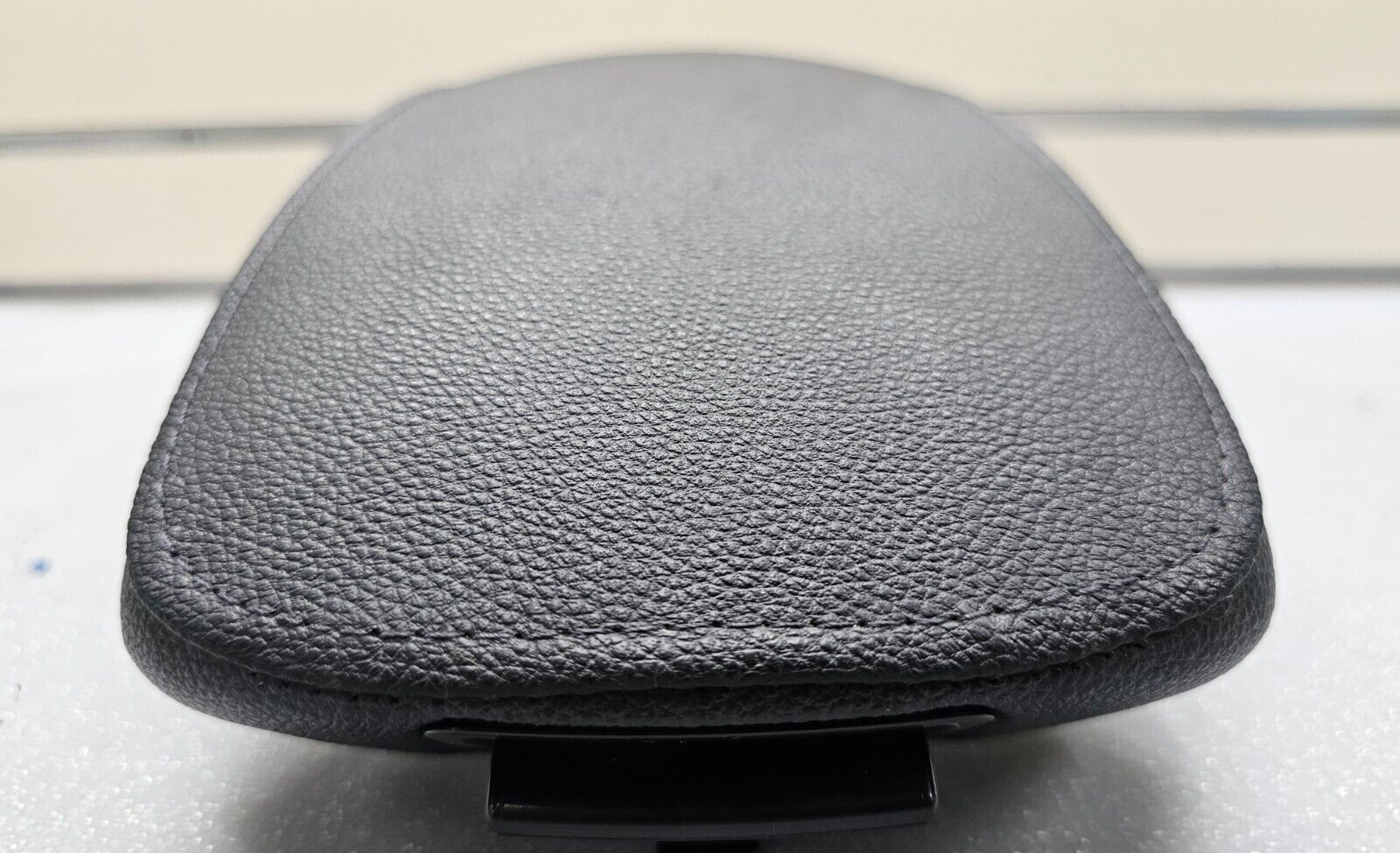🔥05-10 Sportage Center Console Lid Armrest Cover Leather Top Pad Assembly Black