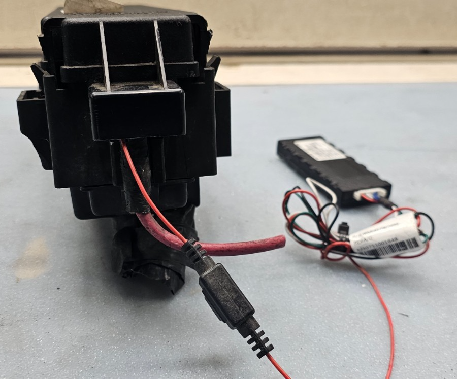 🔥2006 Commander Grand Cherokee 3.7L Engine HOOD FUSE Relay BOX Release Cover