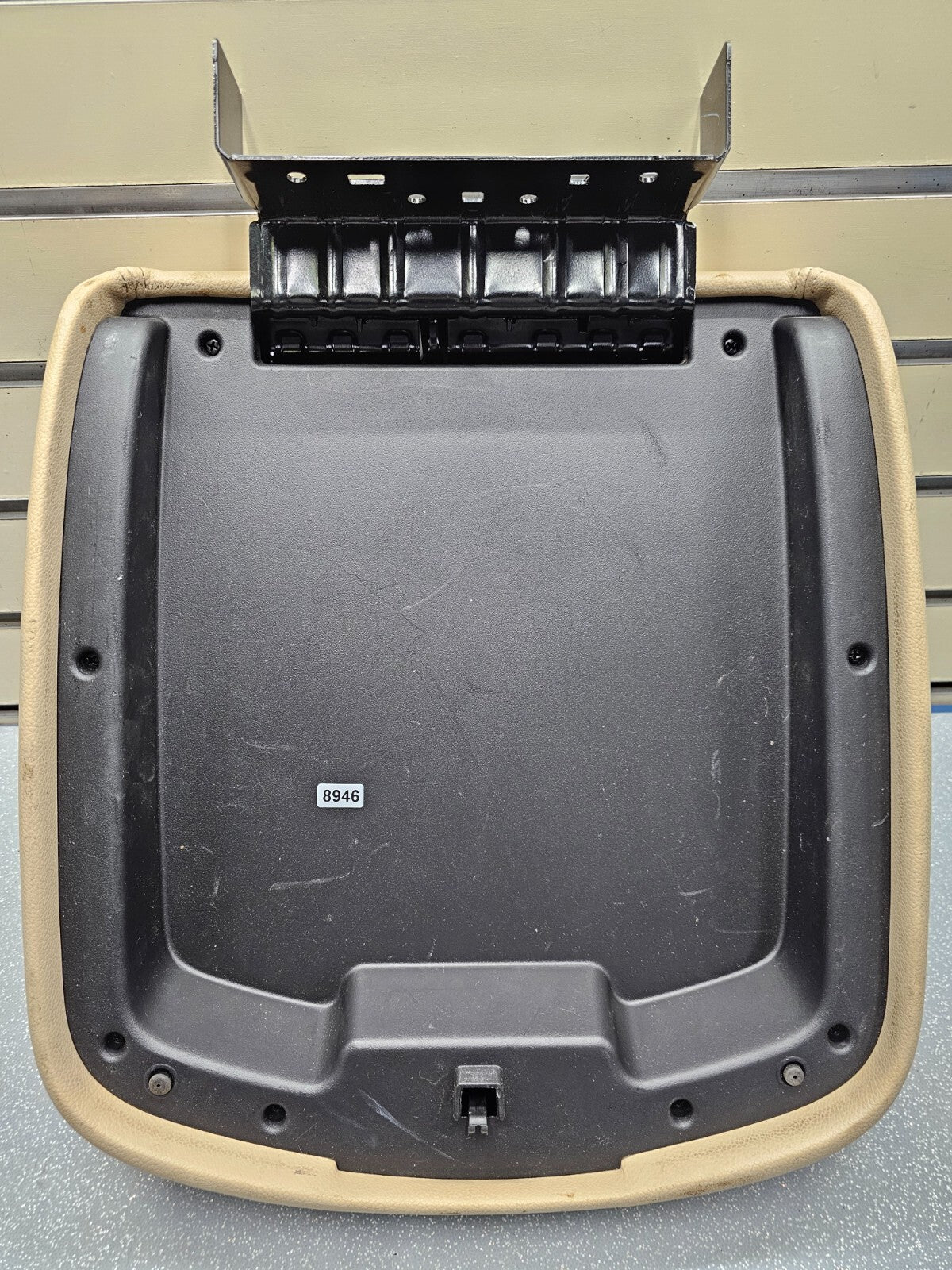 🔥07-14 Silverado Sierra Center Console Armrest Lid Leather Cover Assembly Tan