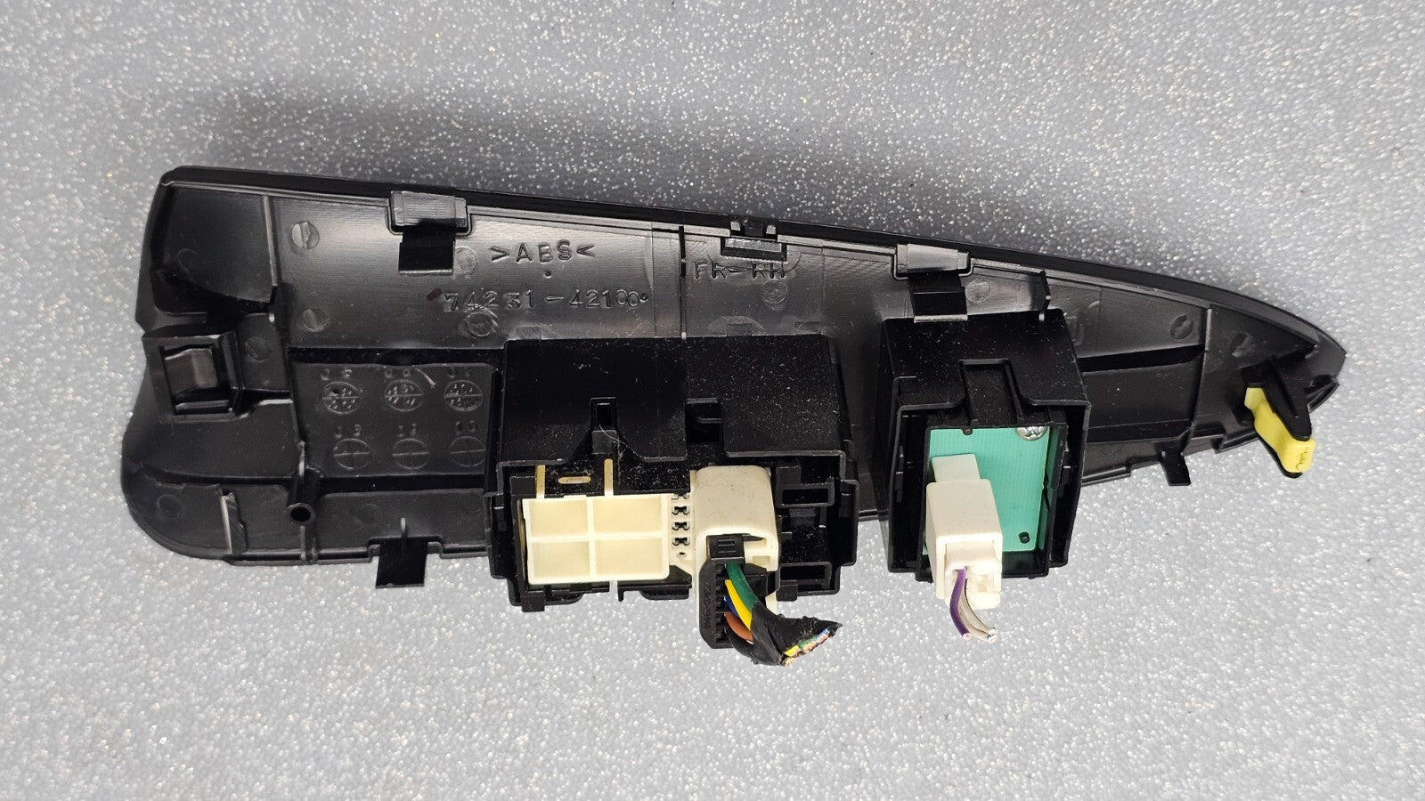 06-12 TOYOTA RAV4 RIGHT PASSENGER POWER WINDOW DOOR SWITCH BEZEL BLACK OEM WS43