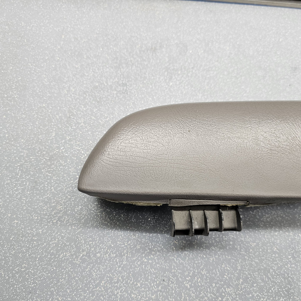 🔥03-06 Silverado SIERRA TAHOE Door Panel ARMREST Front RIGHT Handle LT GRAY H2
