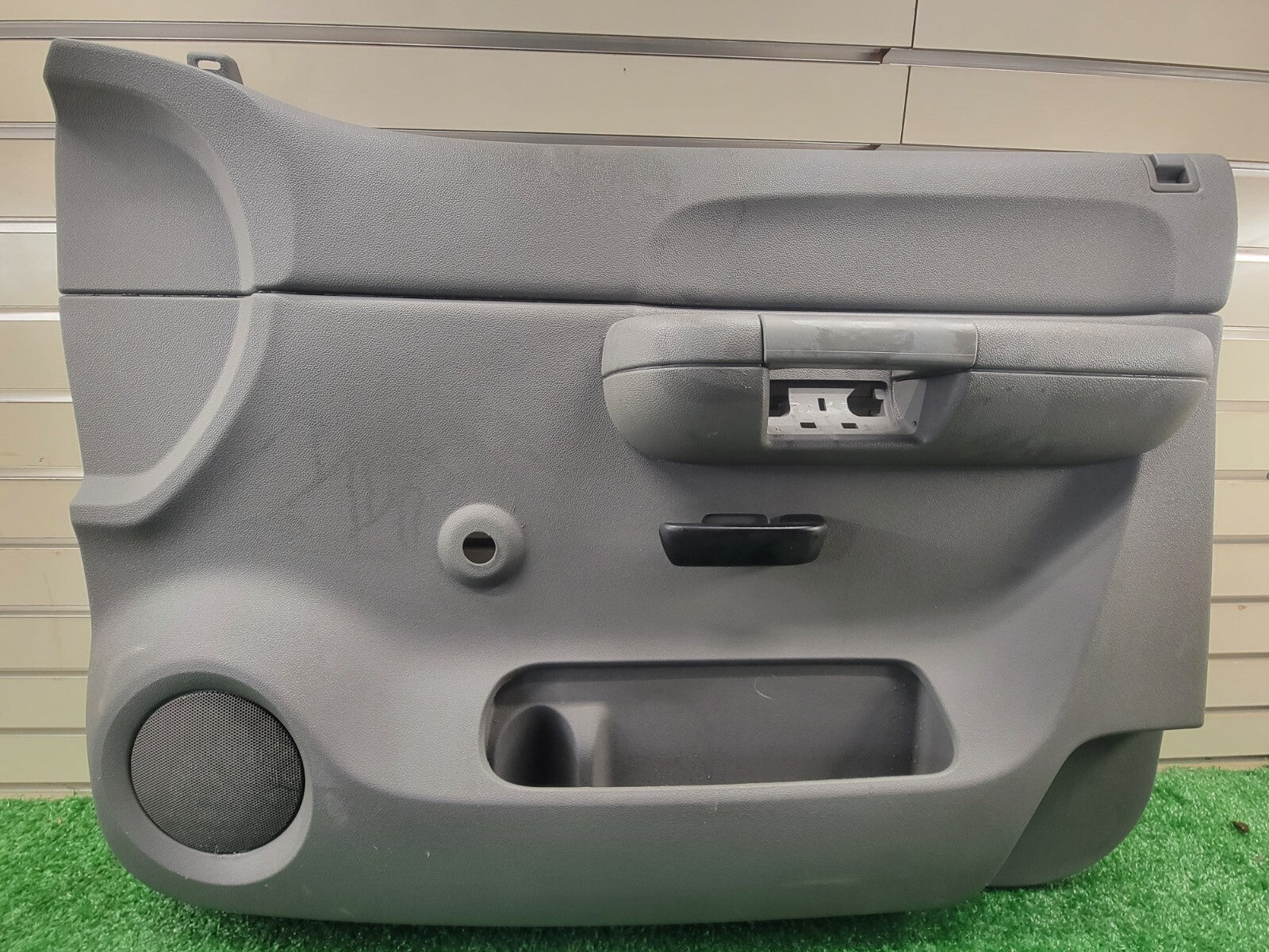 🔥07-09 Chevy Silverado Avalanche GMC Sierra Passenger Front Door Panel GRAY D19