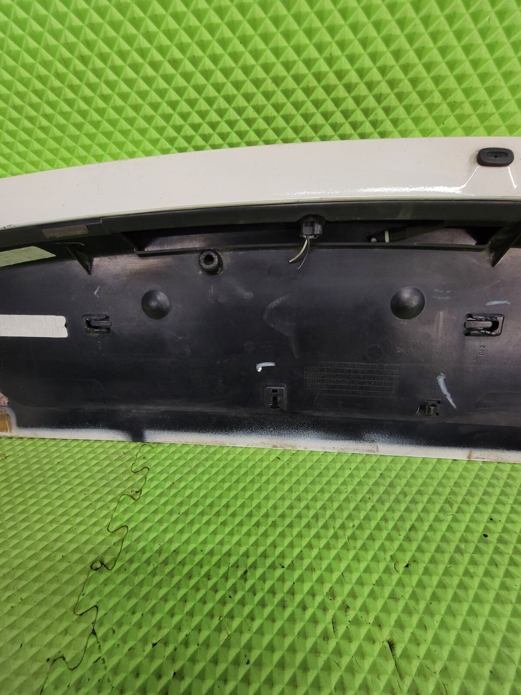 11-20 Dodge Grand Caravan Rear Upper Hatch Spoiler Wing Mount Break Light White