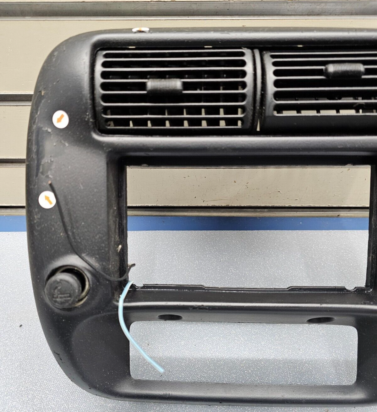 95-10 Ranger Explorer Center Dash Radio Stereo Display Bezel Trim Panel BLACK B2
