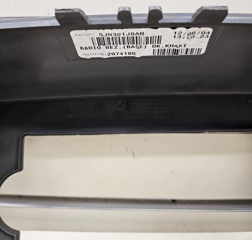 🔥05-07 Grand Cherokee Center Dash RADIO STEREO TRIM BEZEL PANEL KHAKI B30