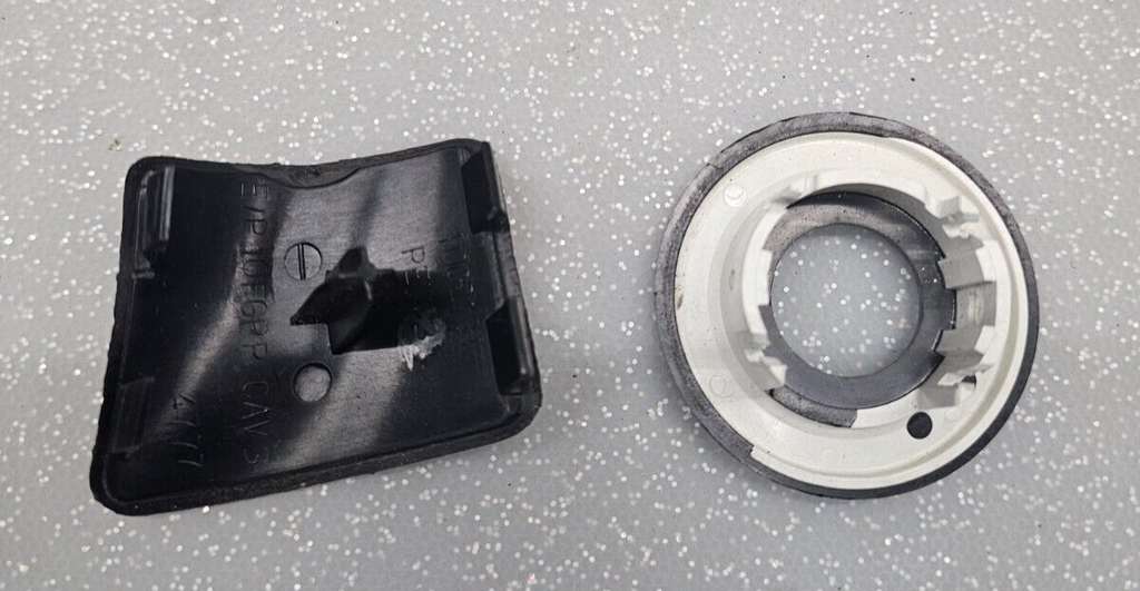 04-08 PONTIAC GRAND PRIX DASH TRIM PANEL BEZEL KEYHOLE SURROUND RUBBER PAD SNAP