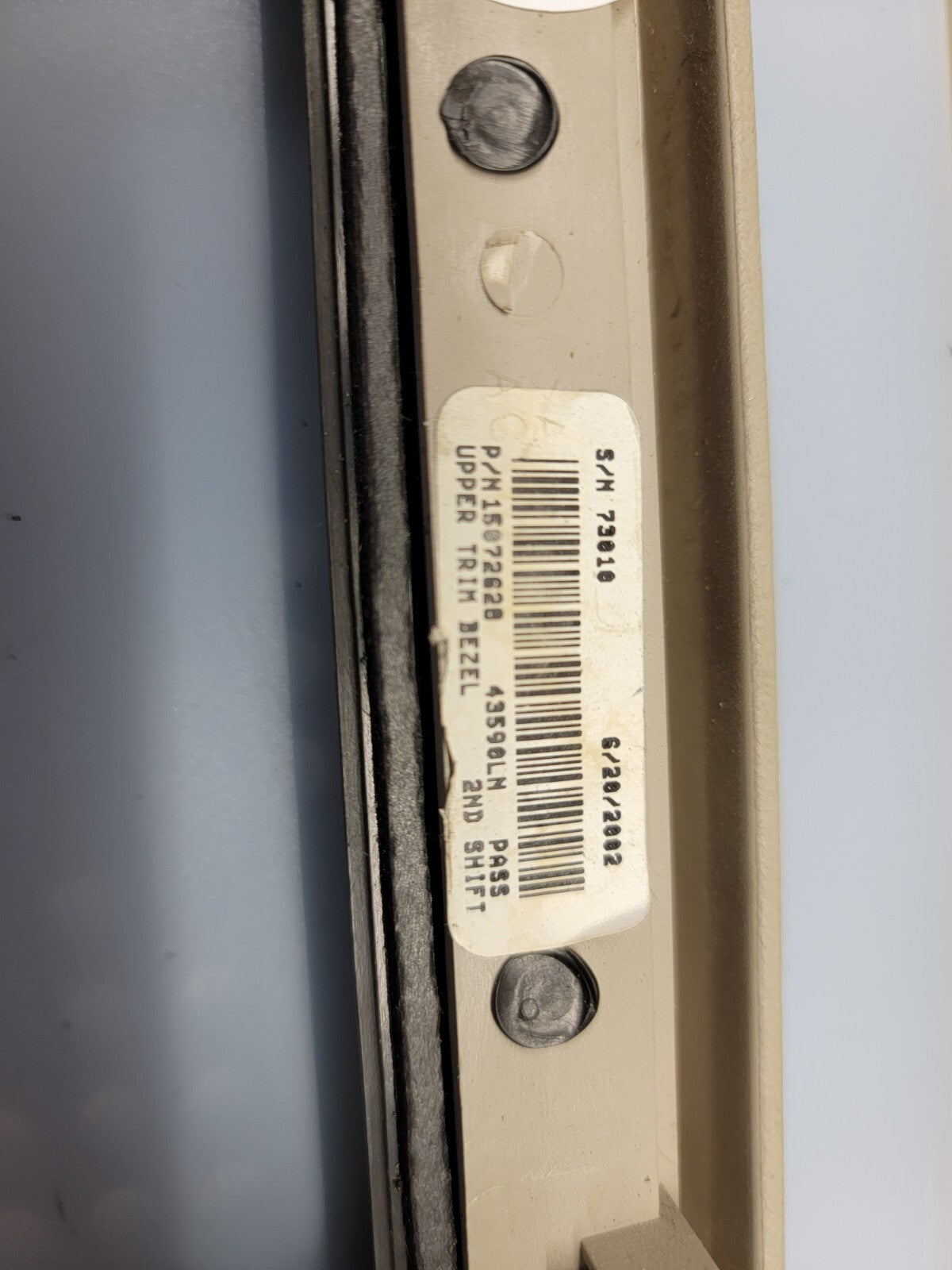 02-06 Cadillac Escalade Radio Dash Trim Bezel with Clock 15072628 gray/woodgrain