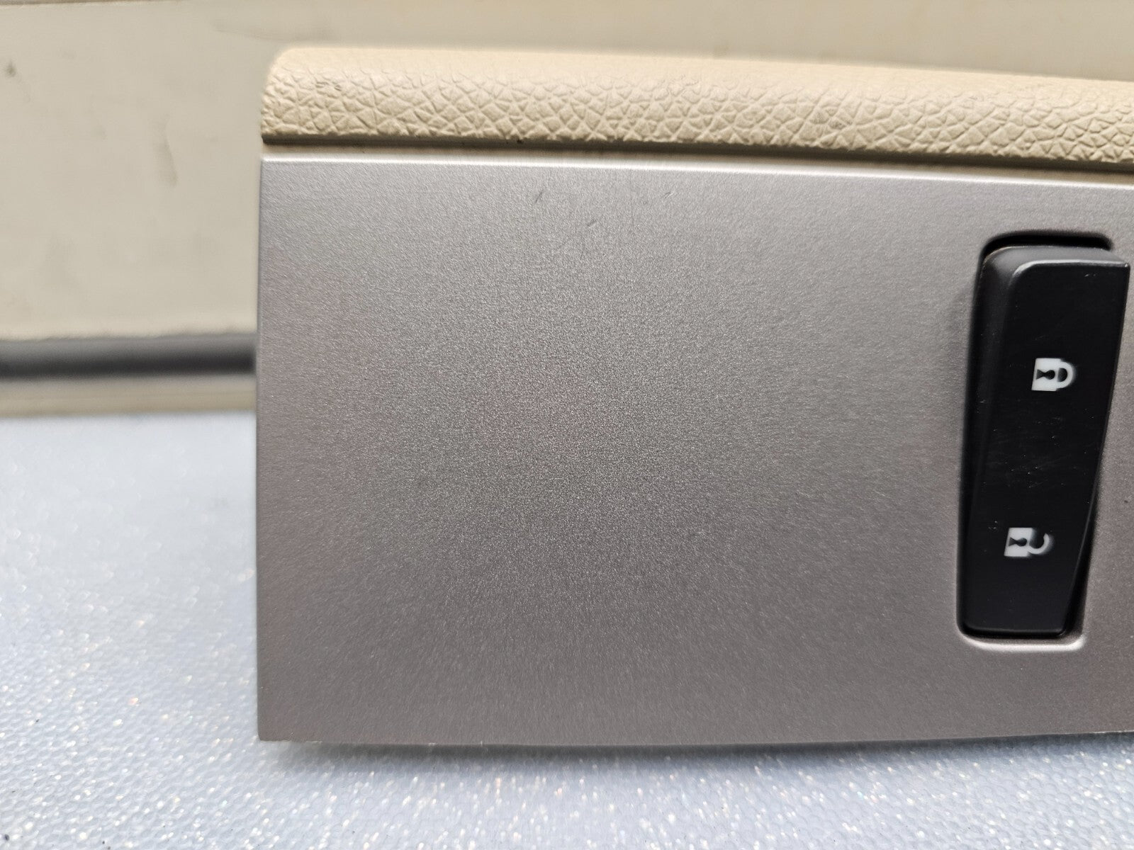 07-10 SILVERADO SIERRA PASSENGER RIGHT SIDE POWER WINDOW SWITCH SILVER/TAN WS47