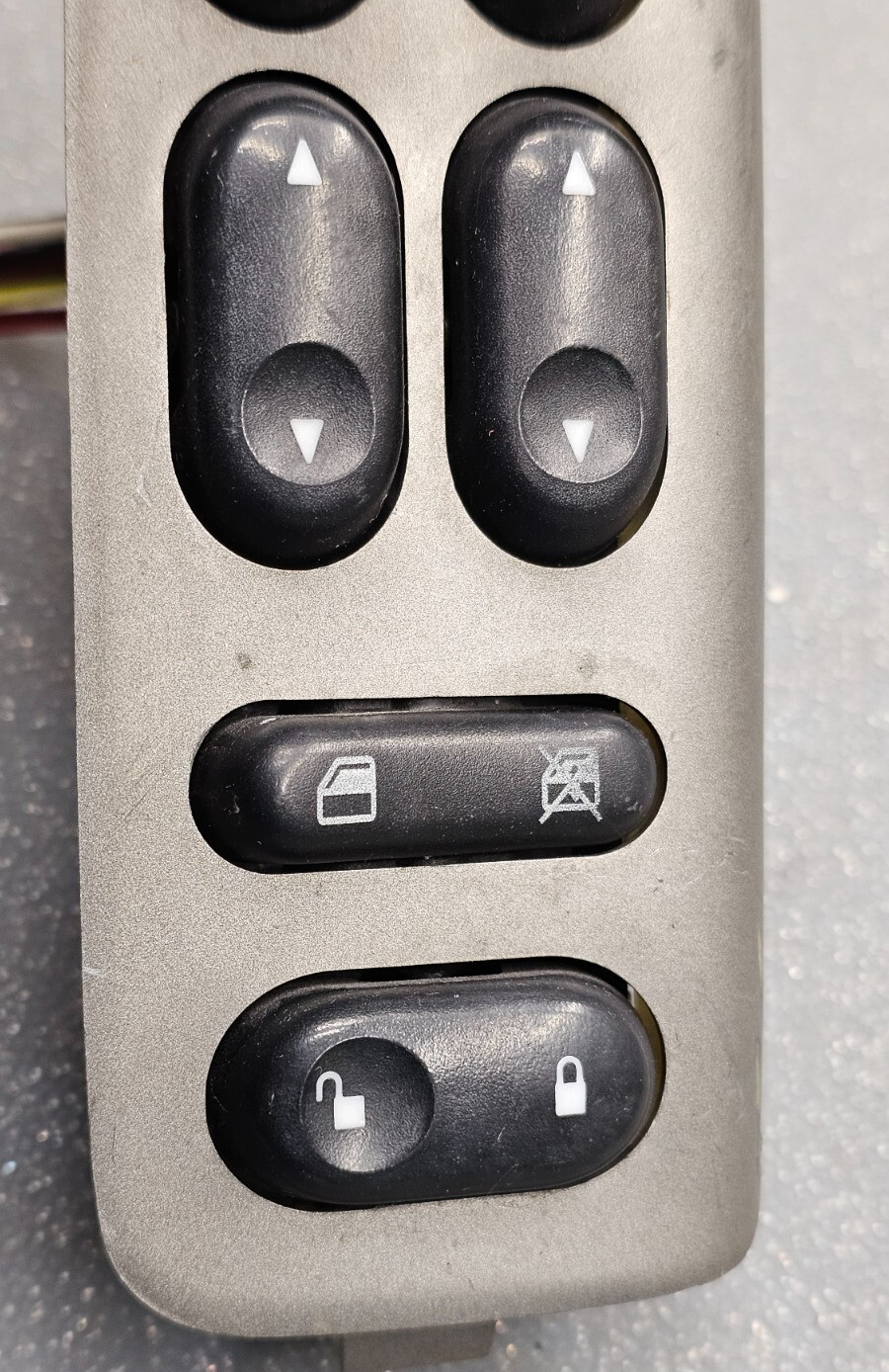 01-07 Escape Mariner Tribute Front Left Driver Master Door Window Switch Silver