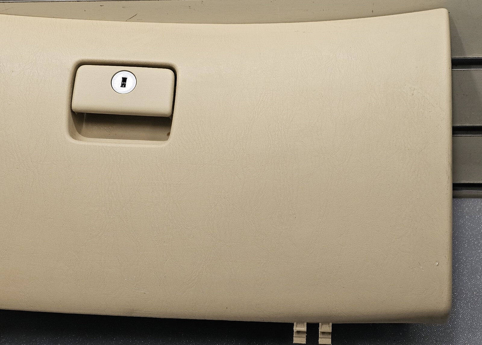 04-08 Solara Dash Glove Box Storage Compartment Instrument Panel Assembly Tan