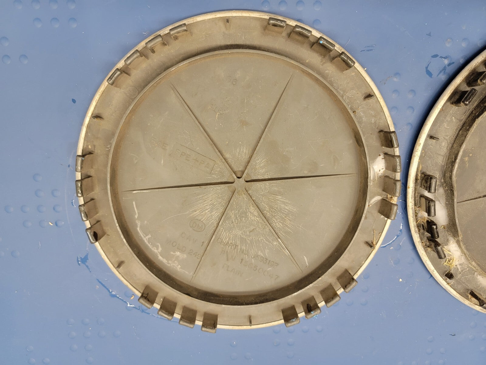 1992 - 1999 GMC CHEVY 1500 16" alloy wheel CENTER CAPS SET