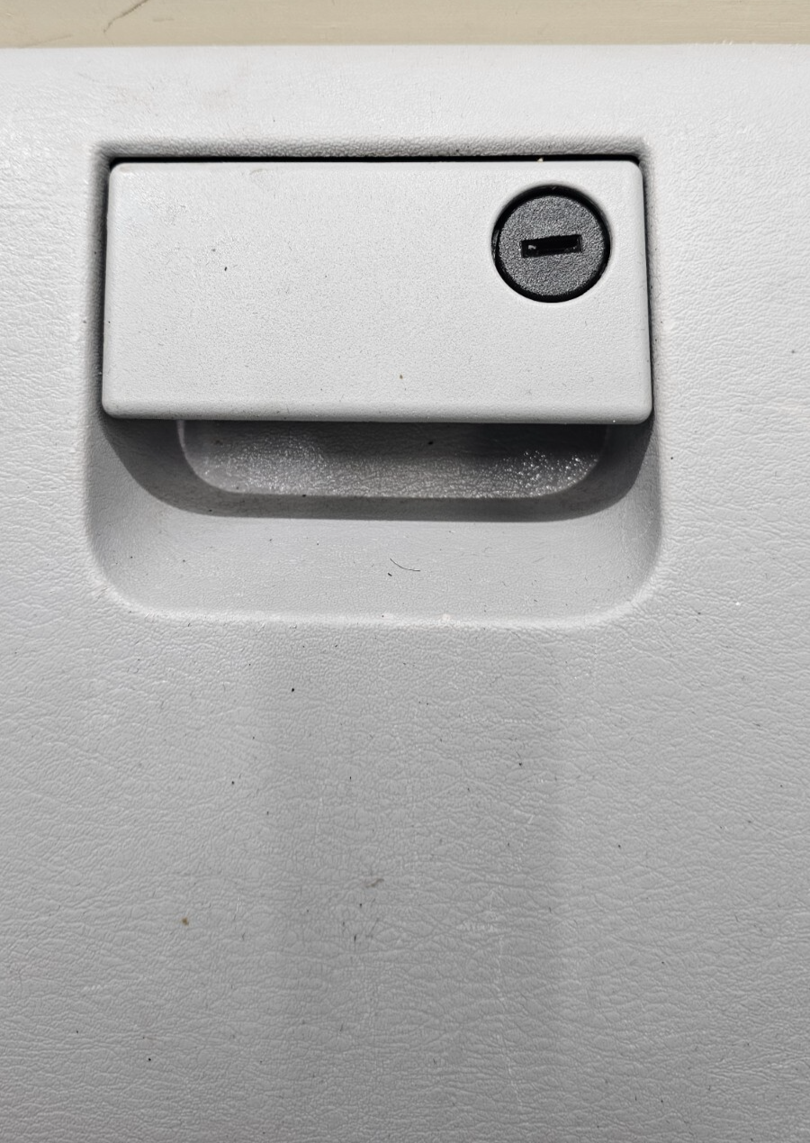 🔥06-09 PT Cruiser Dash Glove Box  Compartment Assembly Instrument Panel LT Gray