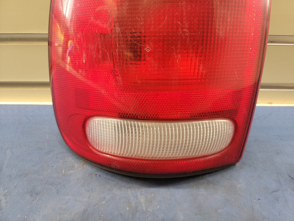 🔥1998-2003 Dodge Durango Tail Light Lens and Housing LEFT