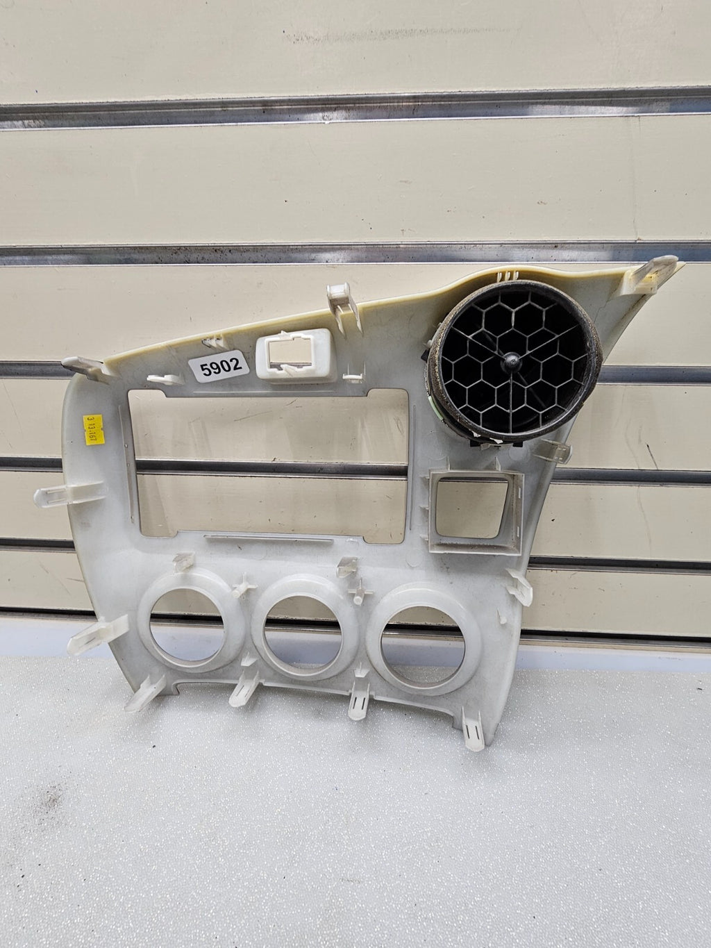 09-12 Toyota Matrix Pontiac Vibe Dash Center Stereo Radio Bezel Trim SILVER B61