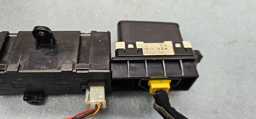 🔥05-09  Kia Sportage Dash Digital Clock HAZARD SWITCH BUTTON Unit