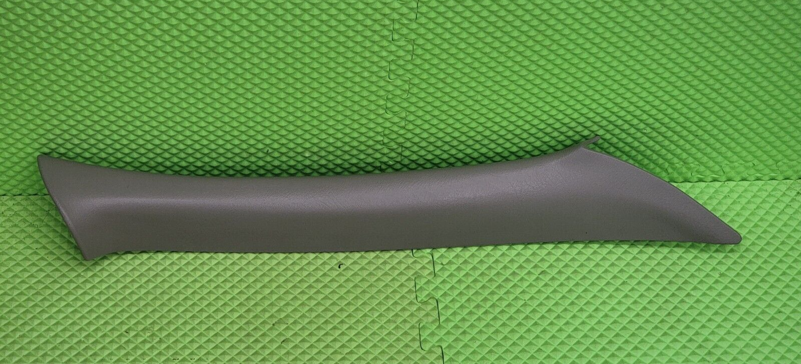 🔥02-09 CHEVY TRAILBLAZER PASSENGER PILLAR TRIM PANEL ASSEMBLY OEM DARK GRAY