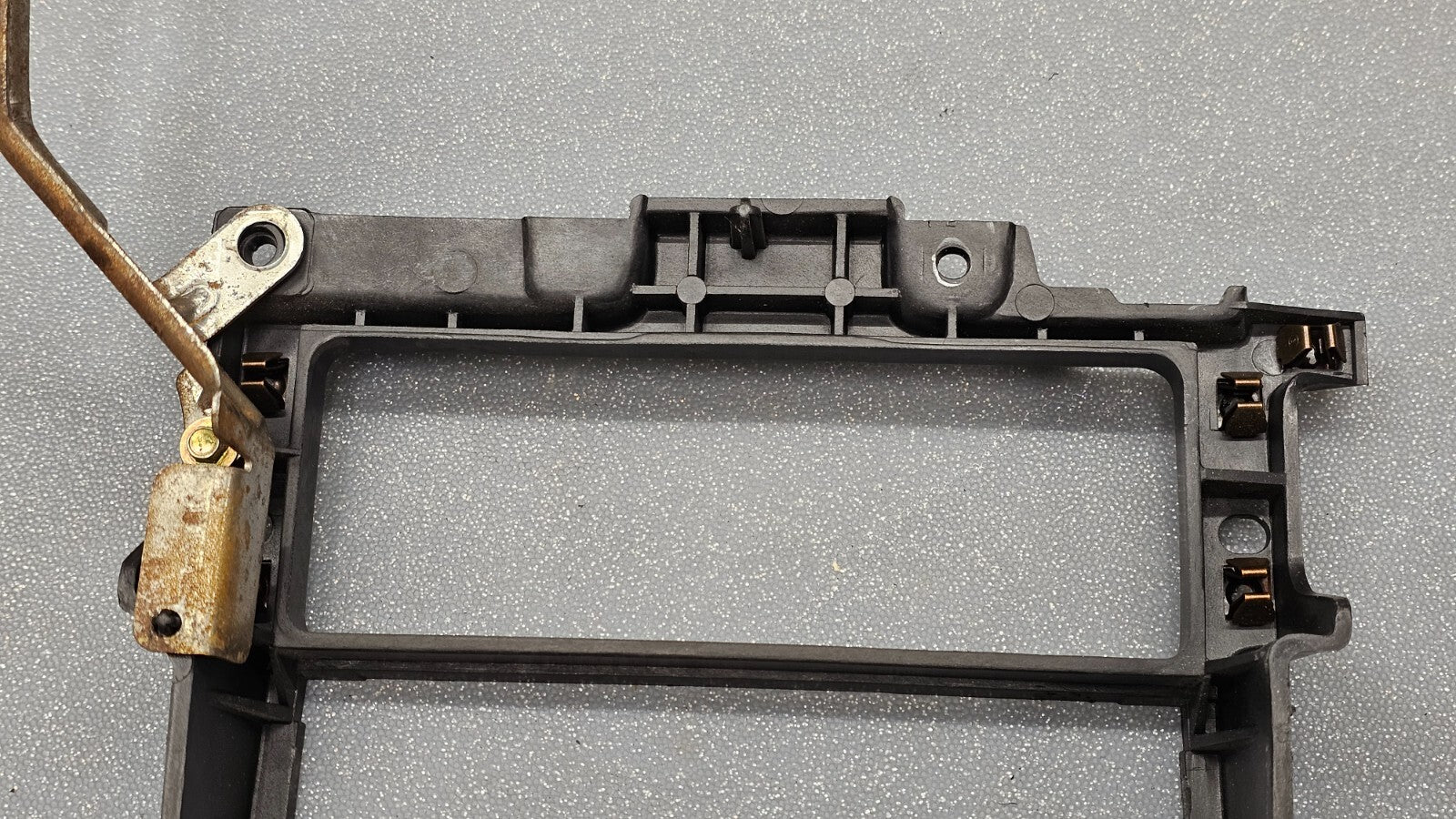 97-03 Ford F150 EXPEDITION DASH RADIO BEZEL HEATER CLIMATE CONTROL BRACKET BLACK