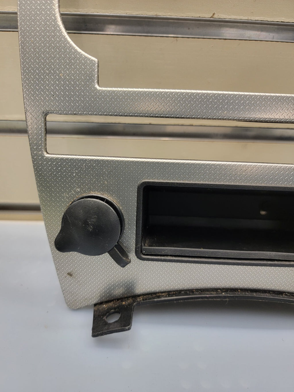 🔥2005-2006 JEEP GRAND CHEROKEE DASH PANEL RADIO SURROUND TRIM BEZEL OEM B70