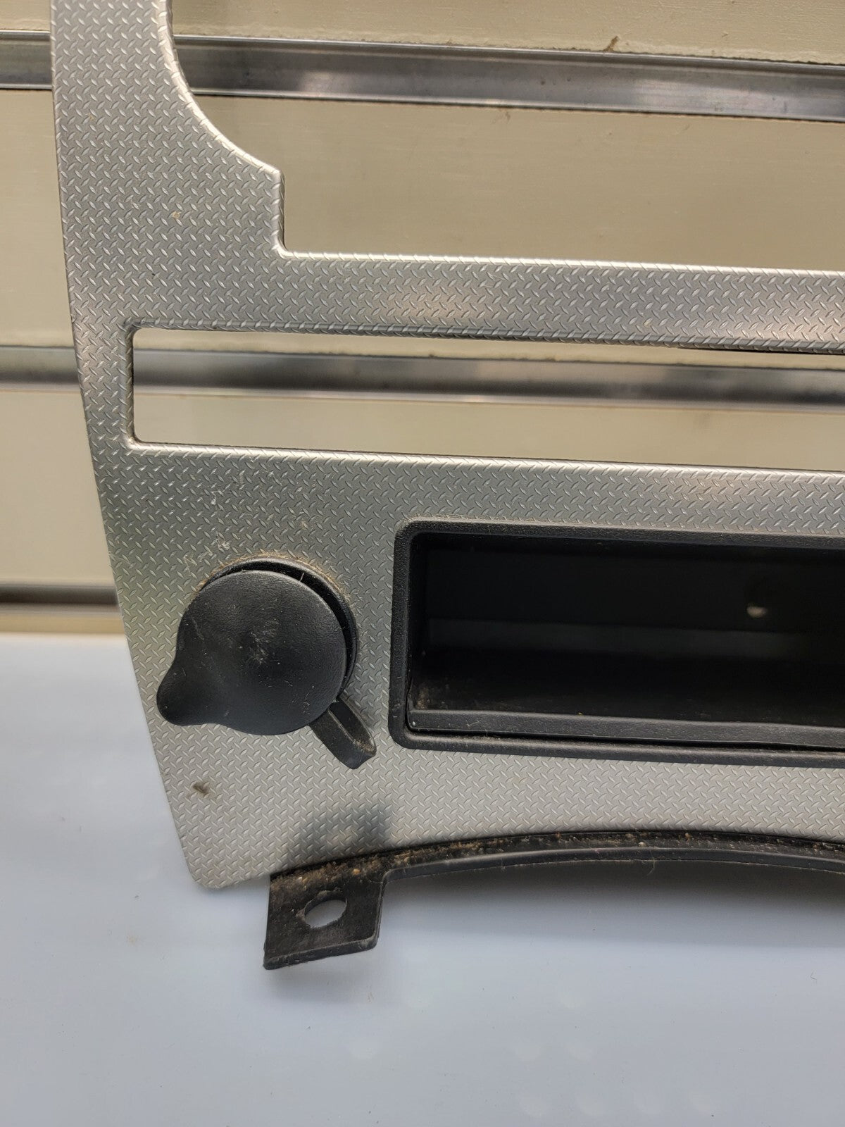 🔥2005-2006 JEEP GRAND CHEROKEE DASH PANEL RADIO SURROUND TRIM BEZEL OEM B70