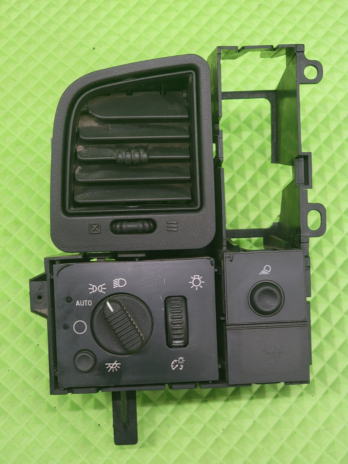 🔥1999-2006 Chevy Silverado Sierra Headlight Switch Air Vent left black HS19
