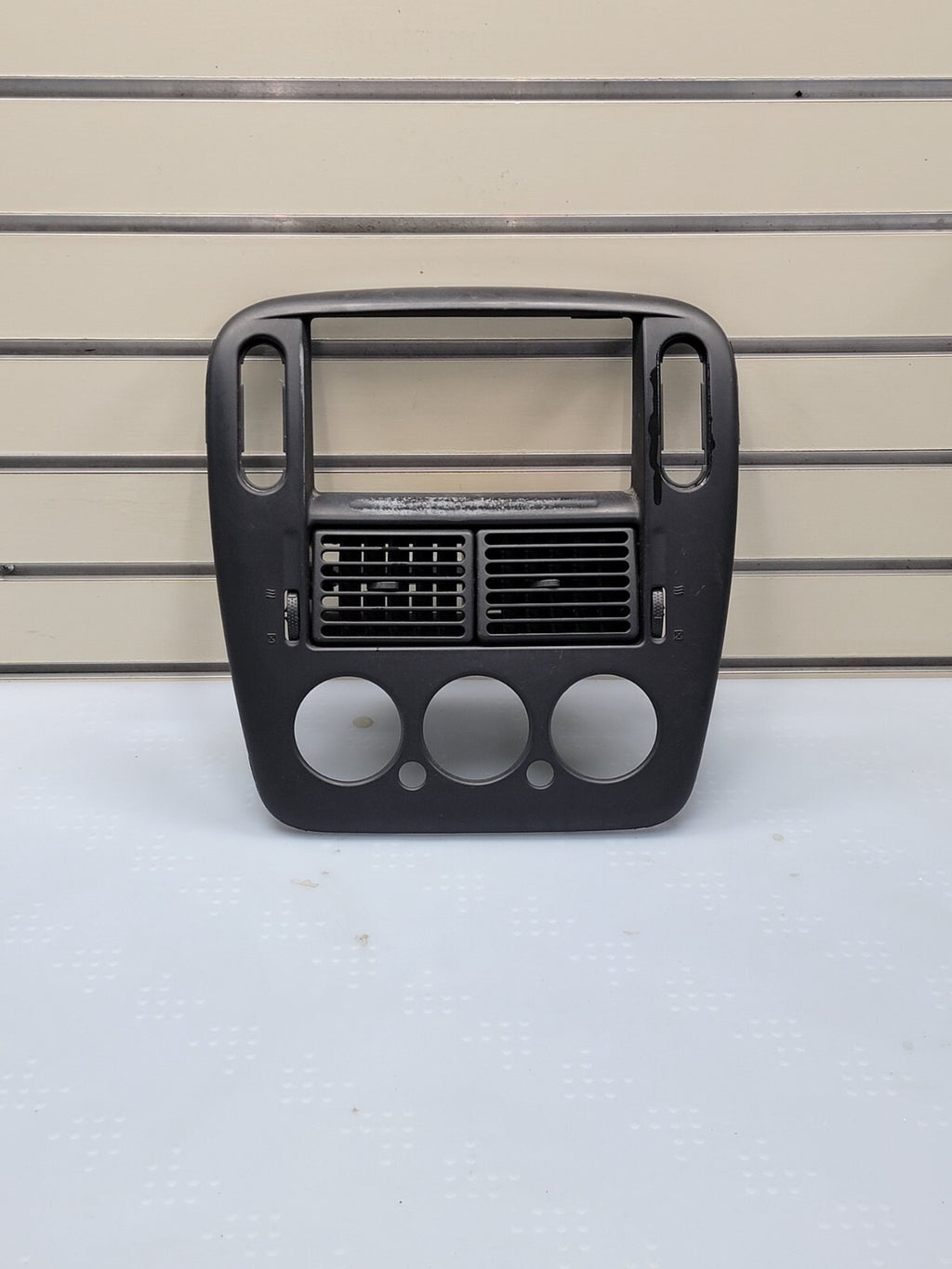 02-05 FORD EXPLORER RADIO AUDIO CLIMATE TEMPERATURE CONTROL BEZEL TRIM Black