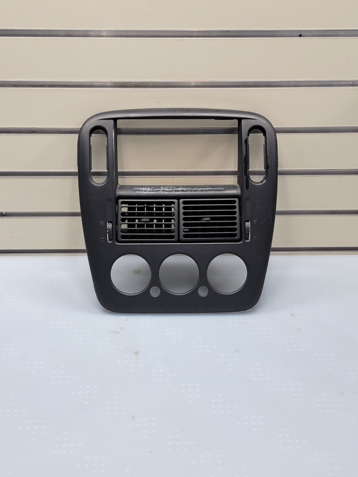 02-05 FORD EXPLORER RADIO AUDIO CLIMATE TEMPERATURE CONTROL BEZEL TRIM Black