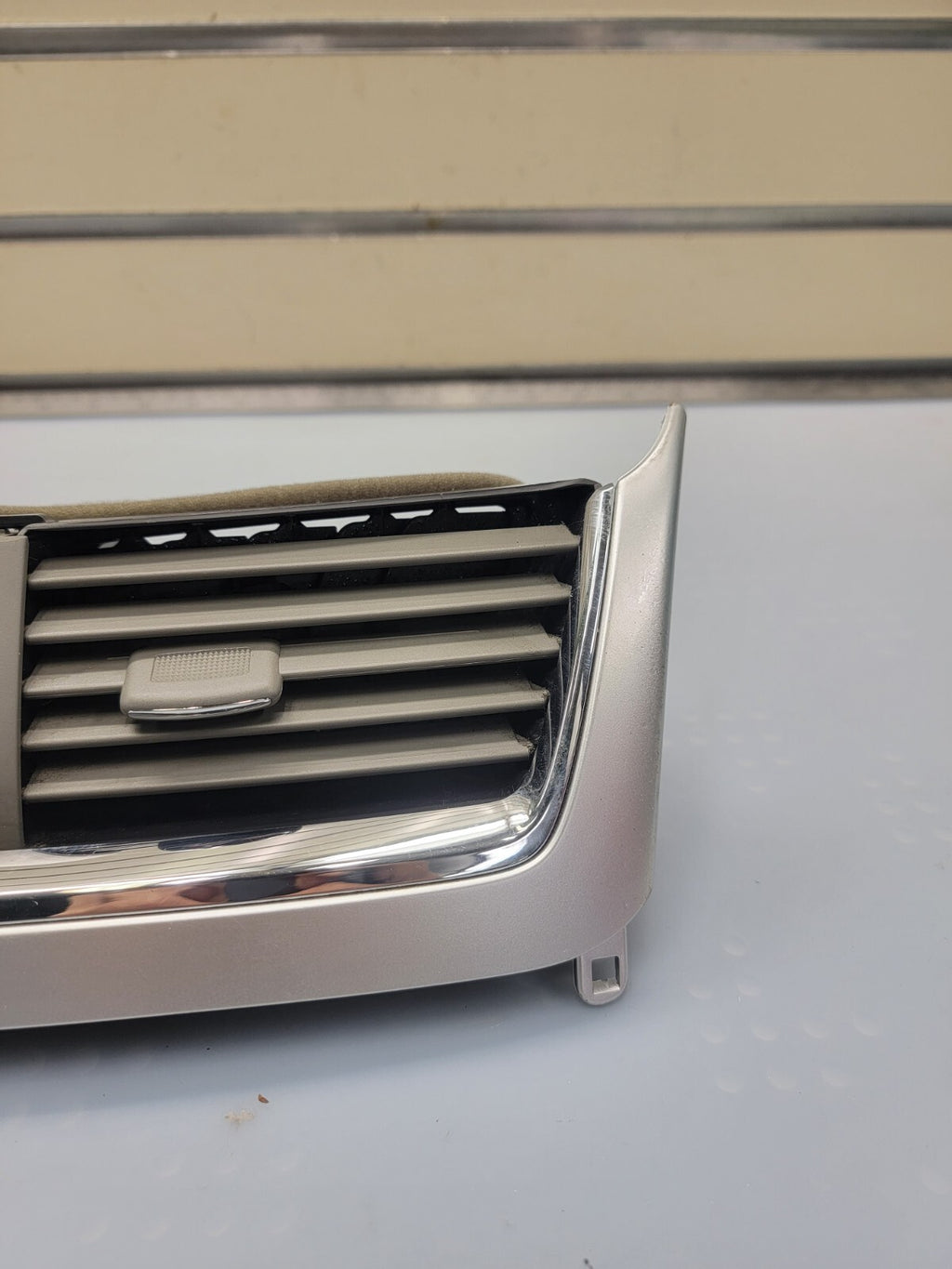 08-12 Chevy MALIBU Dash A/C Heater AIR VENT Front Center Bezel Trim Silver VT46