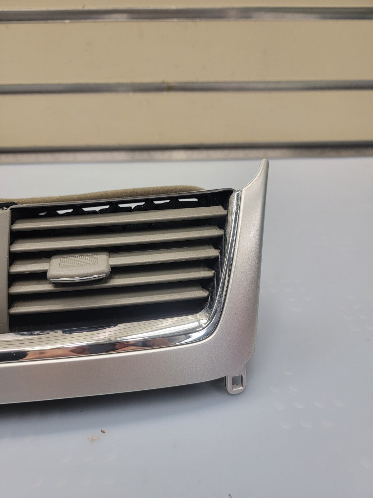 08-12 Chevy MALIBU Dash A/C Heater AIR VENT Front Center Bezel Trim Silver VT46