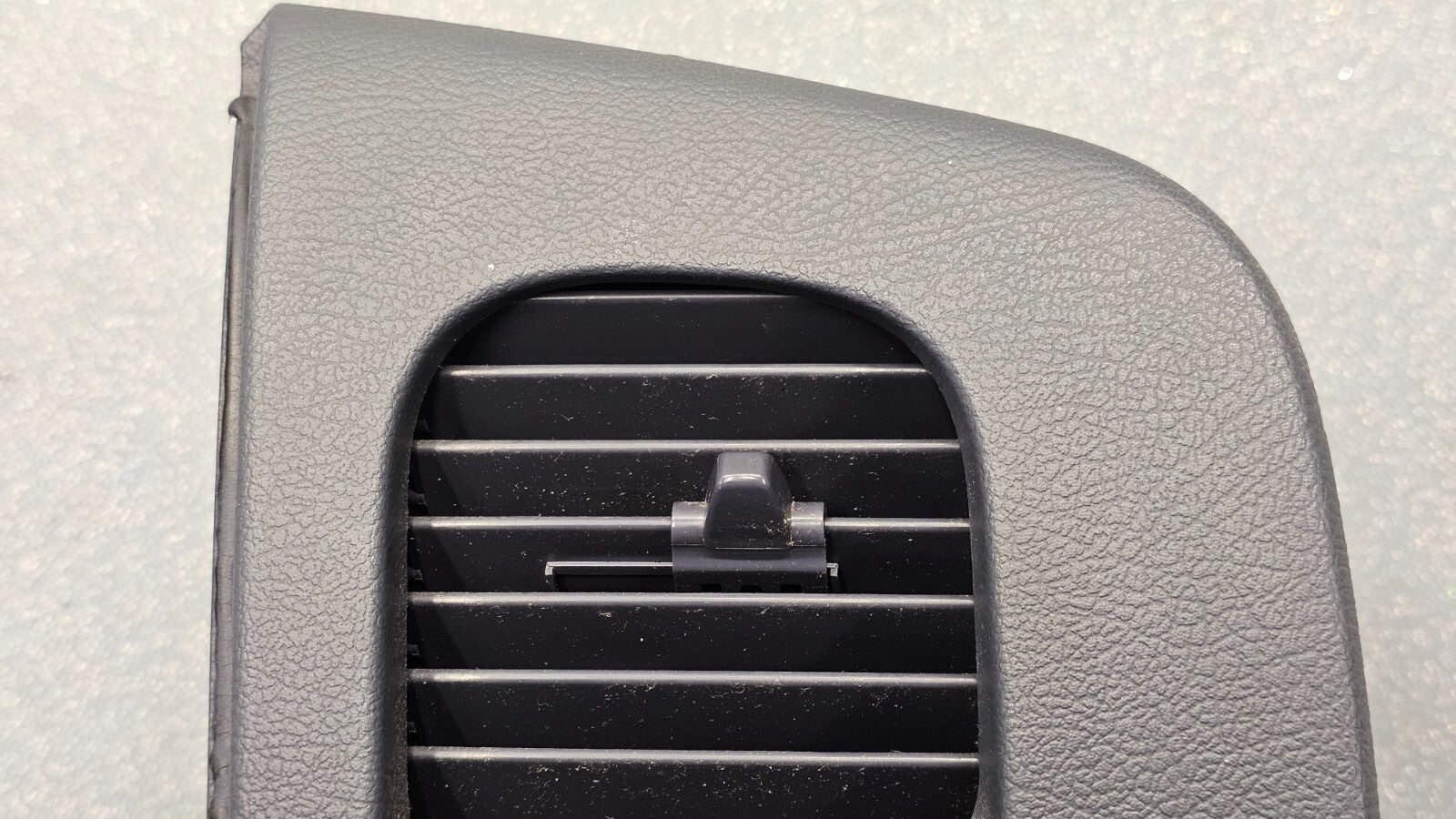 98-11 Grand Marquis Crown Victoria Dash Right Passenger AC Heater Air Vent Black