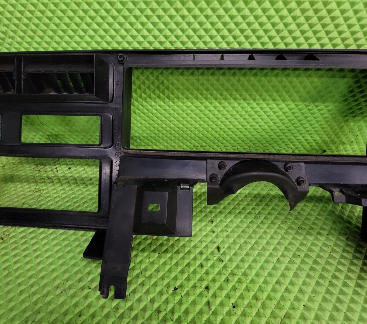87-96 Dodge Dakota OEM INSTRUMENT CLUSTER DASH SPEEDOMETER TRIM BEZEL BLACK C29