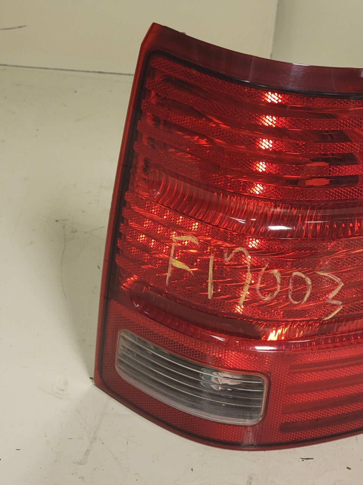 🔥2002-2005 Ford Explorer Tail Light Taillight Oem SET