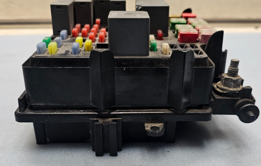 🔥06-07 Chevy Silverado Sierra Power Module Engine Unit Fuse Relay Box Junction