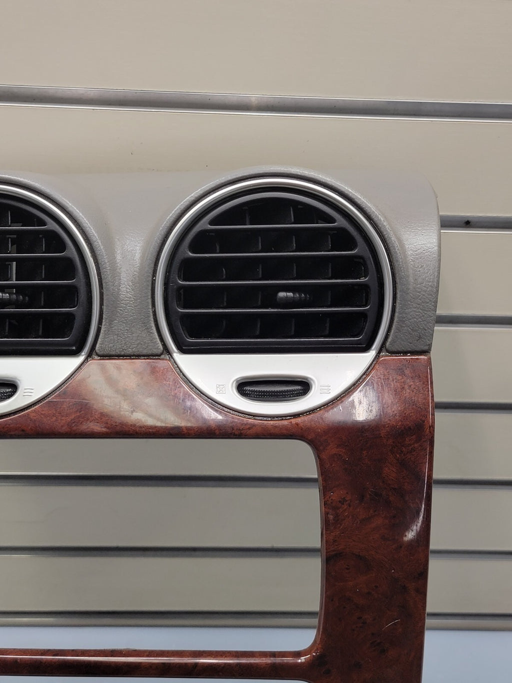 🔥03 - 08 GMC ENVOY XL WOODGRAIN FRONT UPPER RADIO DASH VENT BEZEL TRIM B45