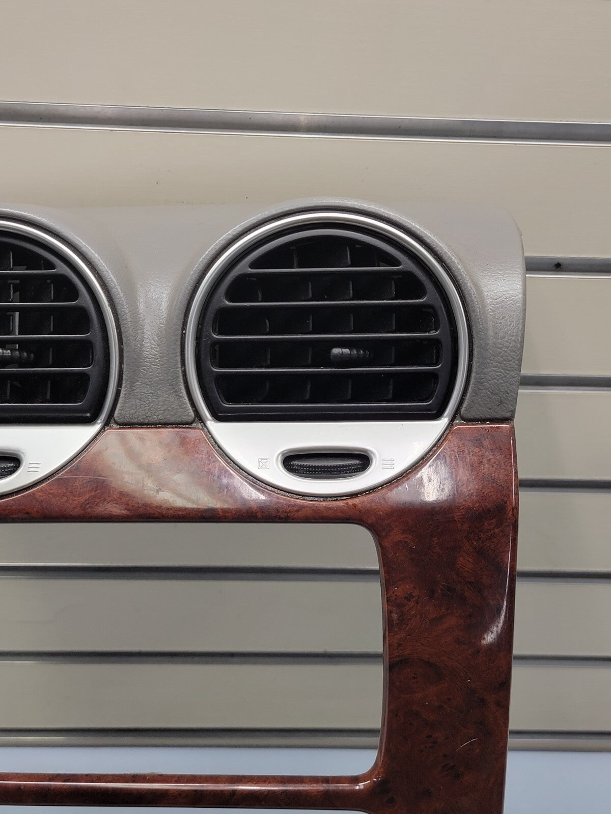 🔥03 - 08 GMC ENVOY XL WOODGRAIN FRONT UPPER RADIO DASH VENT BEZEL TRIM B45