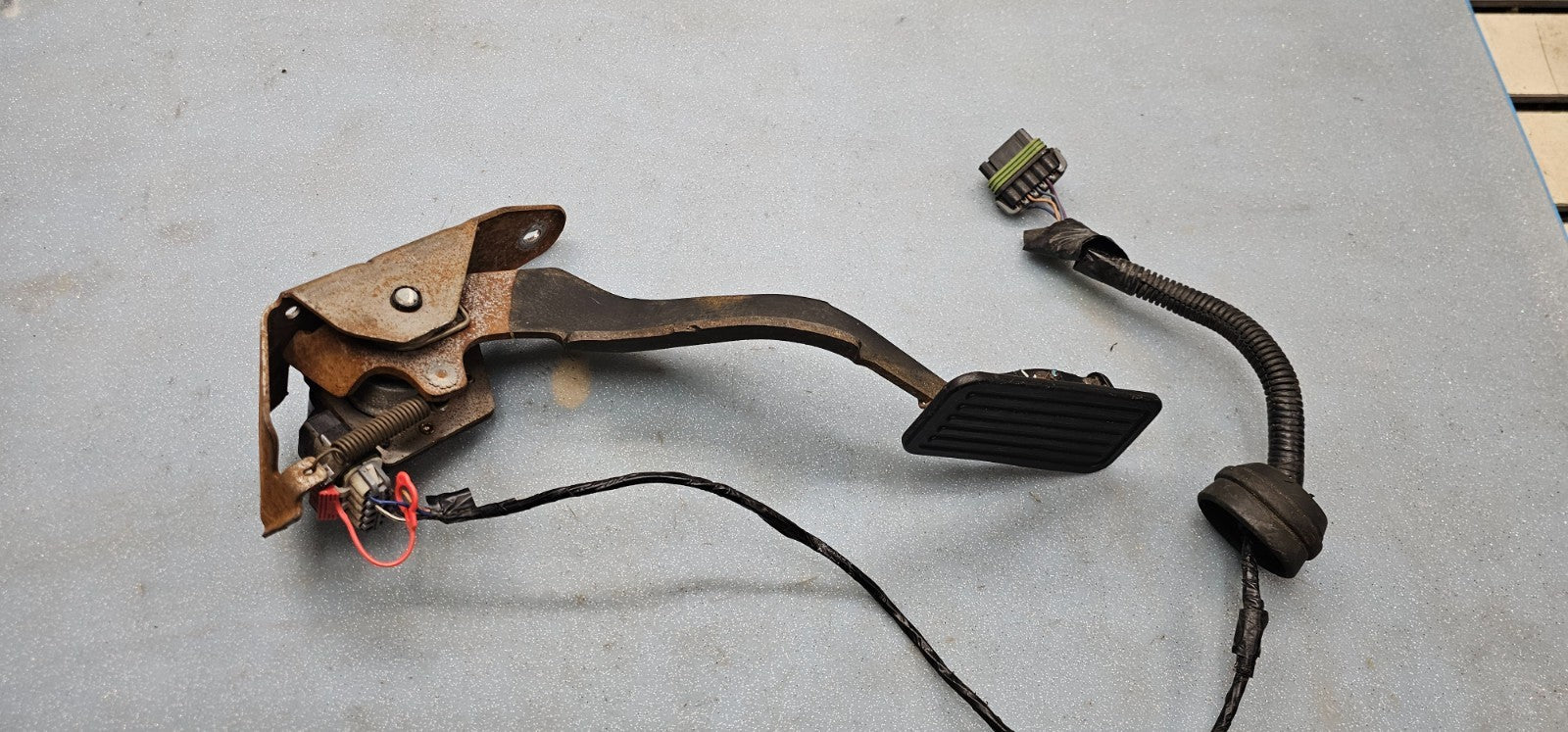 🔥03-06 Silverado Yukon Gas Pedal Drive Wire TAC Module Control Swap Accelerator
