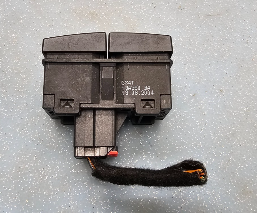 🔥05-07 FORD Focus Emergency Hazard Light Flasher Button Control Switch  BLACK