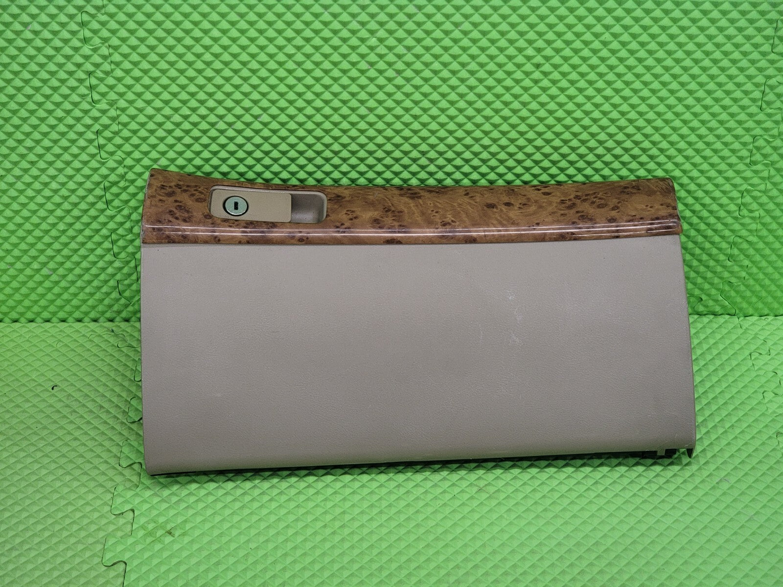03-07 Honda ACCORD Dash GLOVE BOX Storage Compartment Beige TAN/woodgrain G31